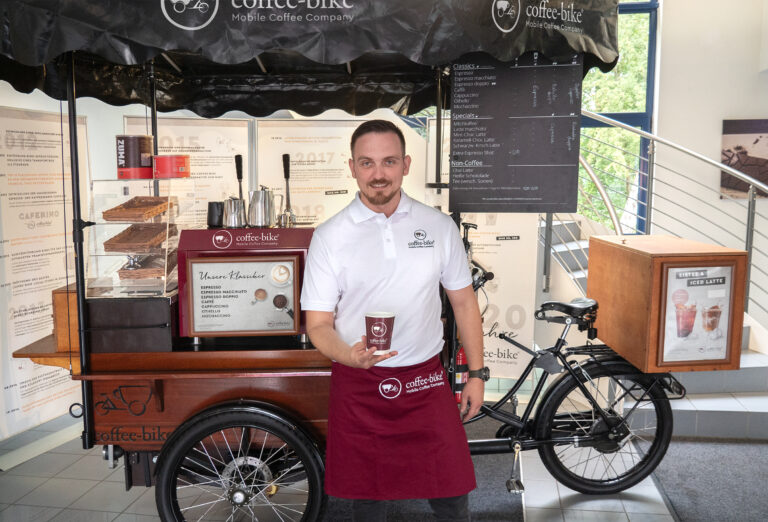 Franchisepartner Mario Ivandic startet mit seinem Coffee-Bike in die Selbstständigkeit. / Foto: Coffee-Bike GmbH