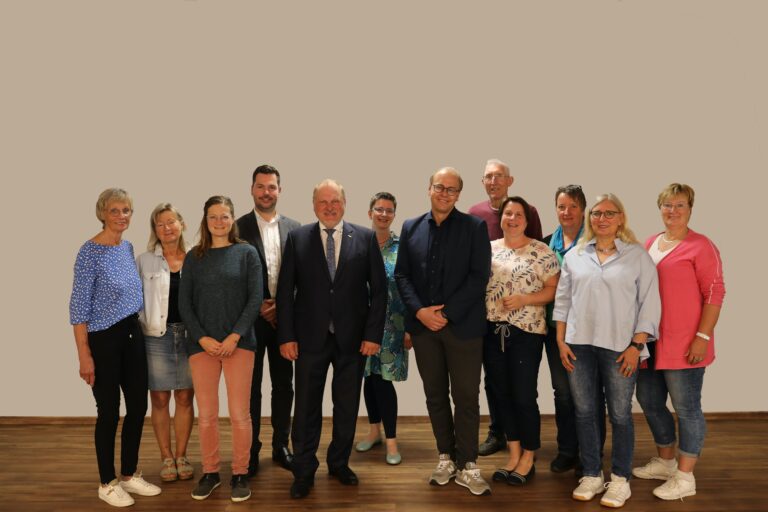 Das Team von SPES VIVA freut sich über die Unterstützung durch die Sparkassen. / Foto: SPES VIVA