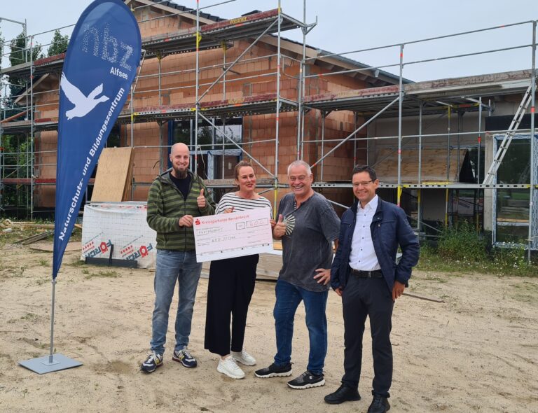 Spendenübergabe des 24h-Rennens. / Foto: nbz Alfsee