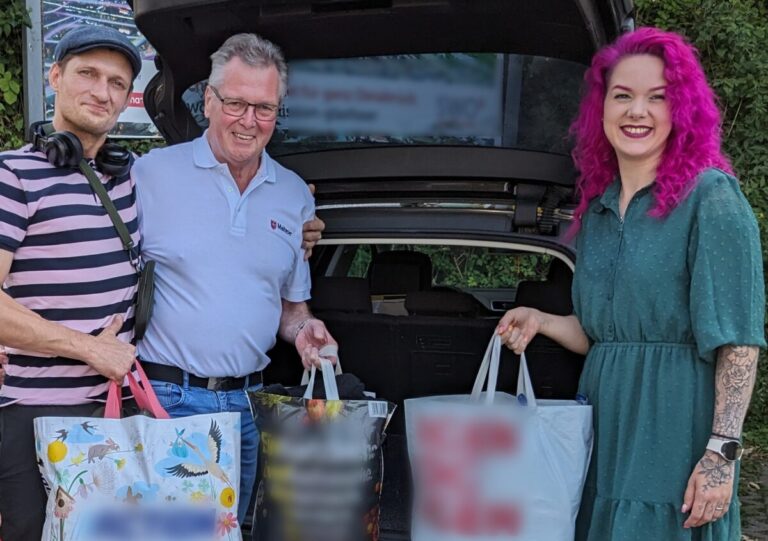 Übergabe der Spenden / Foto: Anne Minnerup