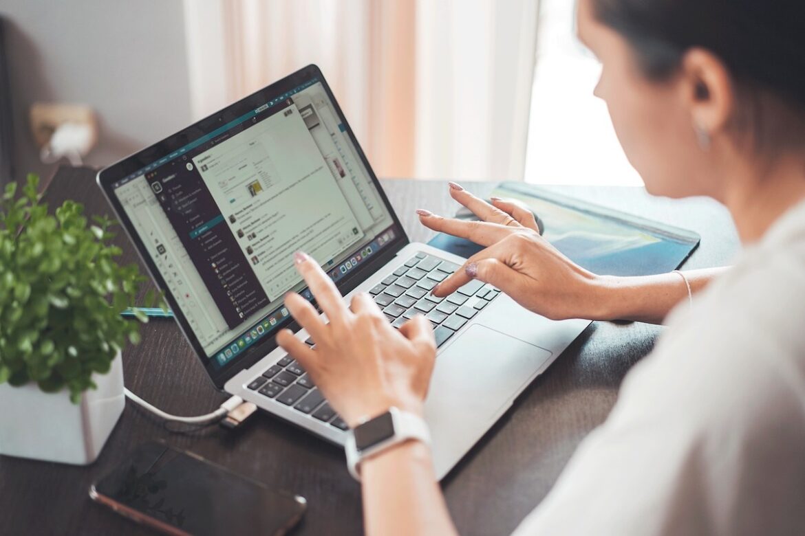 Arbeiten am Laptop