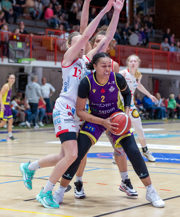 1DX27197 GiroLive Panthers Osnabrück gegen BG 74 Göttingen / Foto: Reinhard