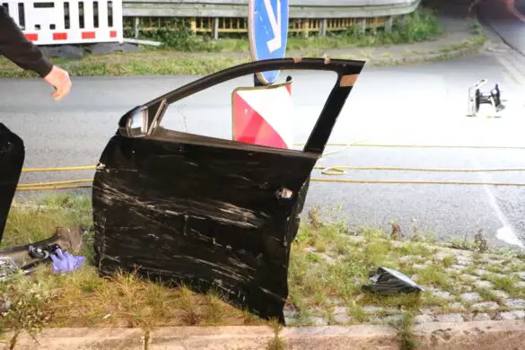 Beschädigte Fahrertür des VW Polo