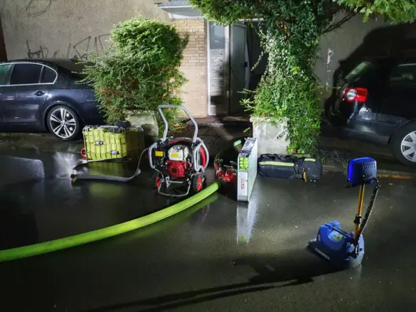 Zimmerbrand in der Innenstadt: Feuerwehr findet leblose Person