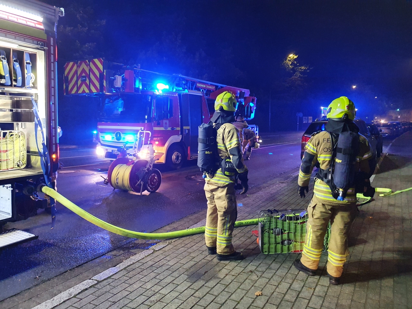 Feuerwehrleute mit Atemschutz