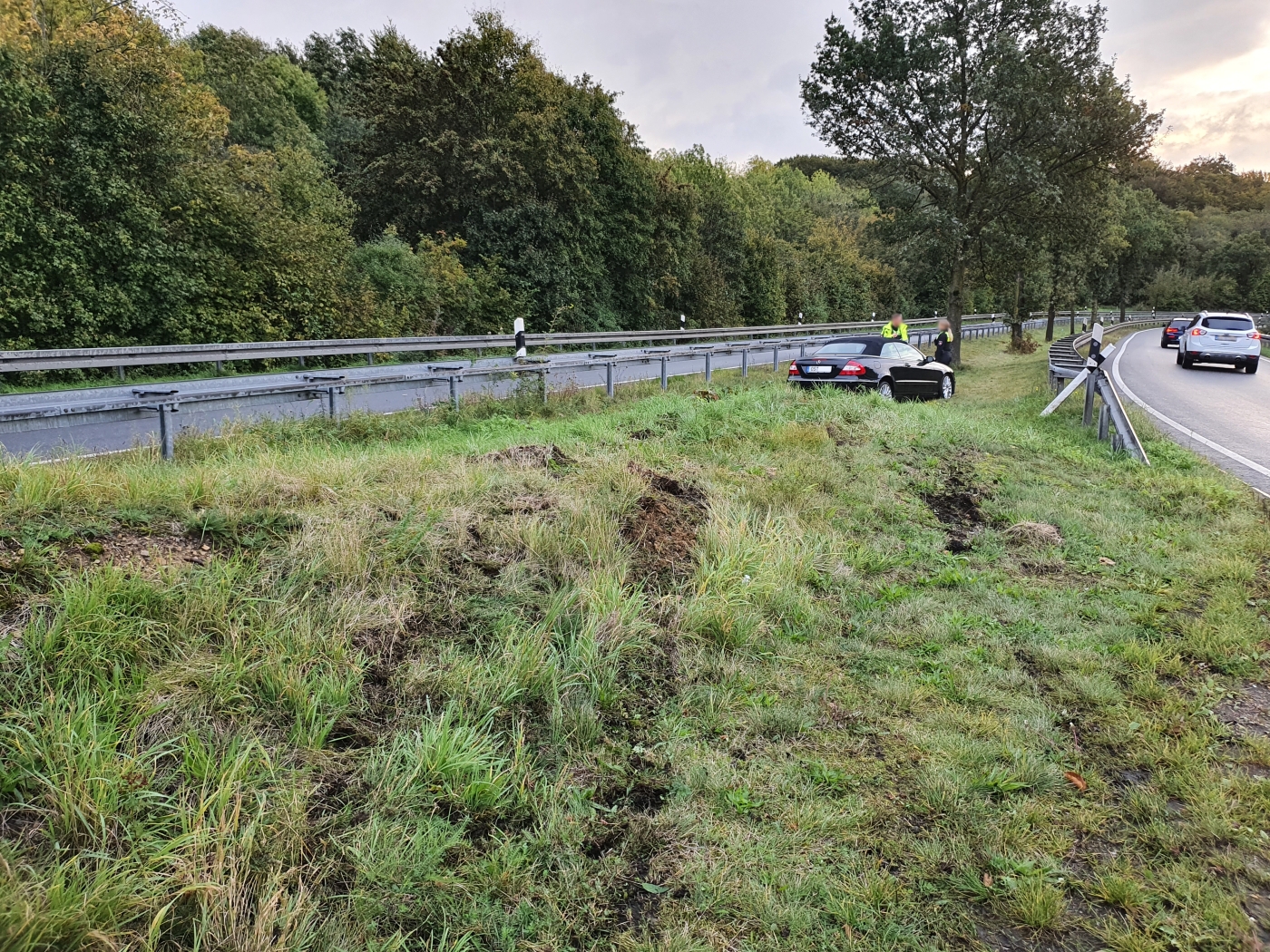 Nach Unfall: Polizei findet verlassenen PKW im Autobahnkreuz Osnabrück-Süd. / Foto: Heiko Westermann Nach Unfall: Polizei findet verlassenen PKW im Autobahnkreuz Osnabrück-Süd