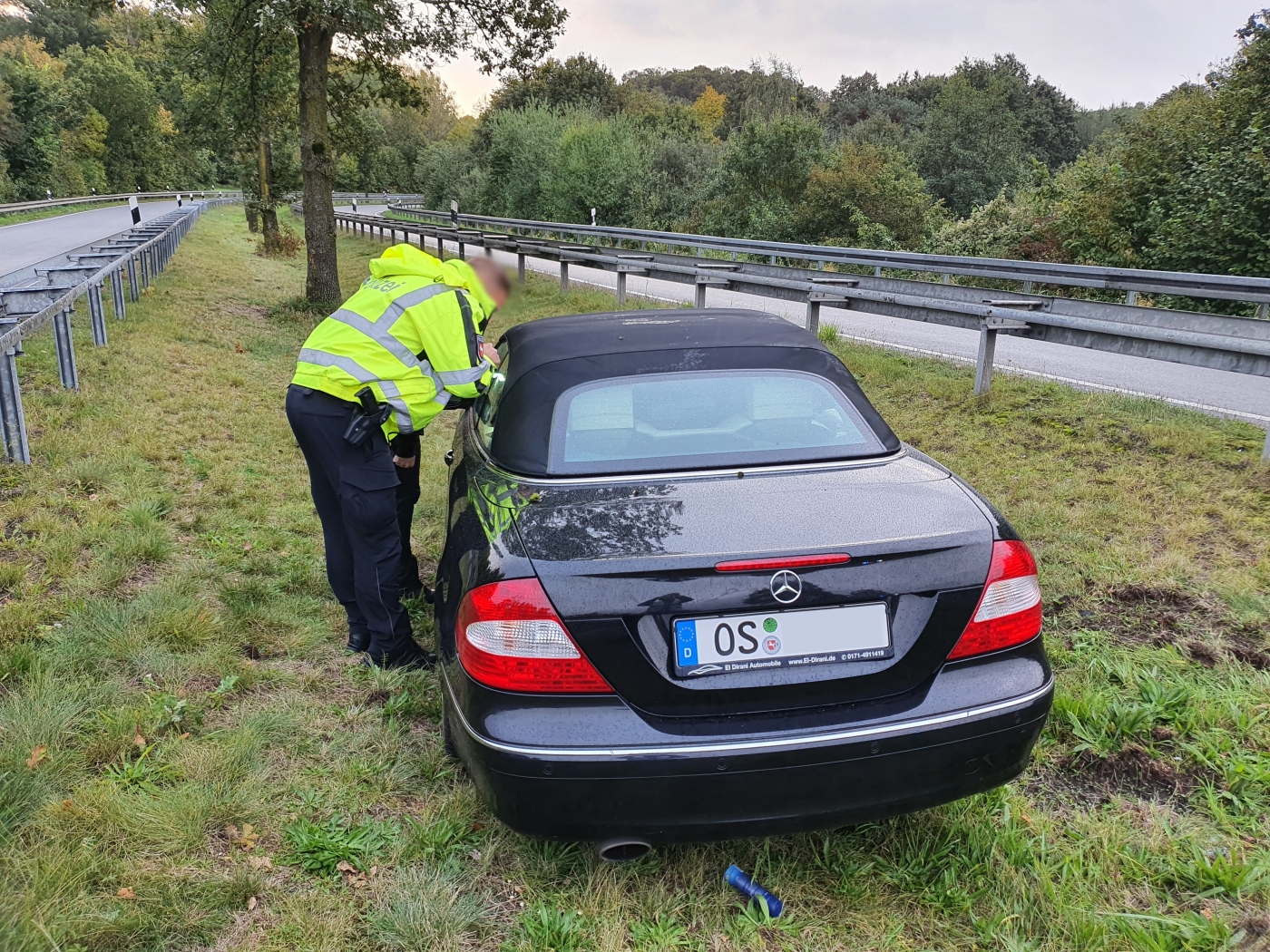 Nach Unfall: Polizei findet verlassenen PKW im Autobahnkreuz Osnabrück-Süd. / Foto: Heiko Westermann Nach Unfall: Polizei findet verlassenen PKW im Autobahnkreuz Osnabrück-Süd