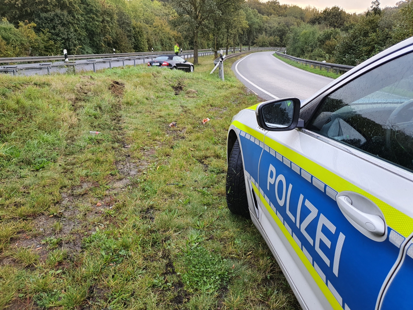 Nach Unfall: Polizei findet verlassenen PKW im Autobahnkreuz Osnabrück-Süd. / Foto: Heiko Westermann Nach Unfall: Polizei findet verlassenen PKW im Autobahnkreuz Osnabrück-Süd