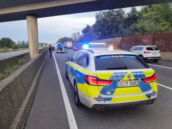 PKW prallt auf A30 bei Melle gegen Leitplanke