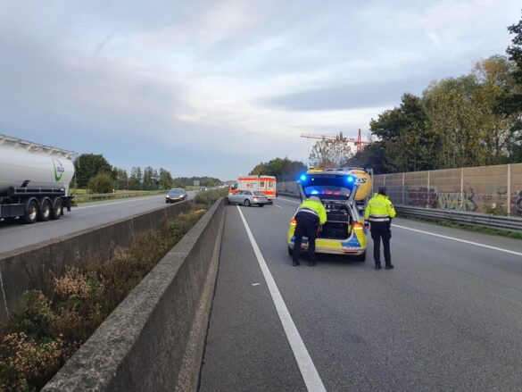PKW prallt auf A30 bei Melle gegen Leitplanke