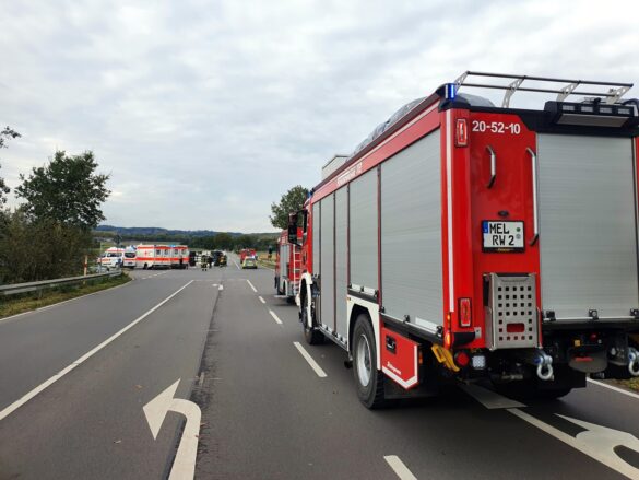 Feuerwehrfahrzeuge an Einsatzstelle