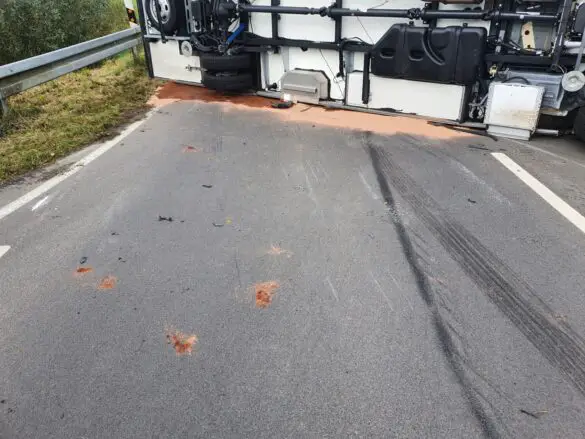 Schleifspuren auf dem Asphalt