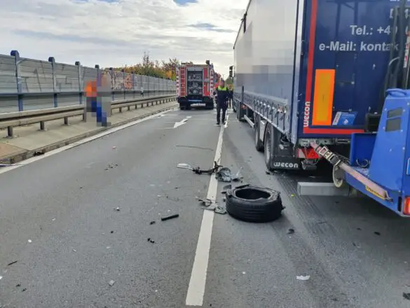3 Schwerverletzte: PKW krachen auf B68 ineinander, ein Auto kippt aufs Dach