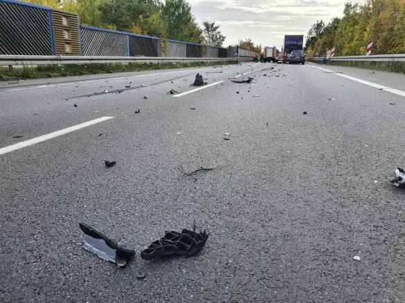 3 Schwerverletzte: PKW krachen auf B68 ineinander, ein Auto kippt aufs Dach