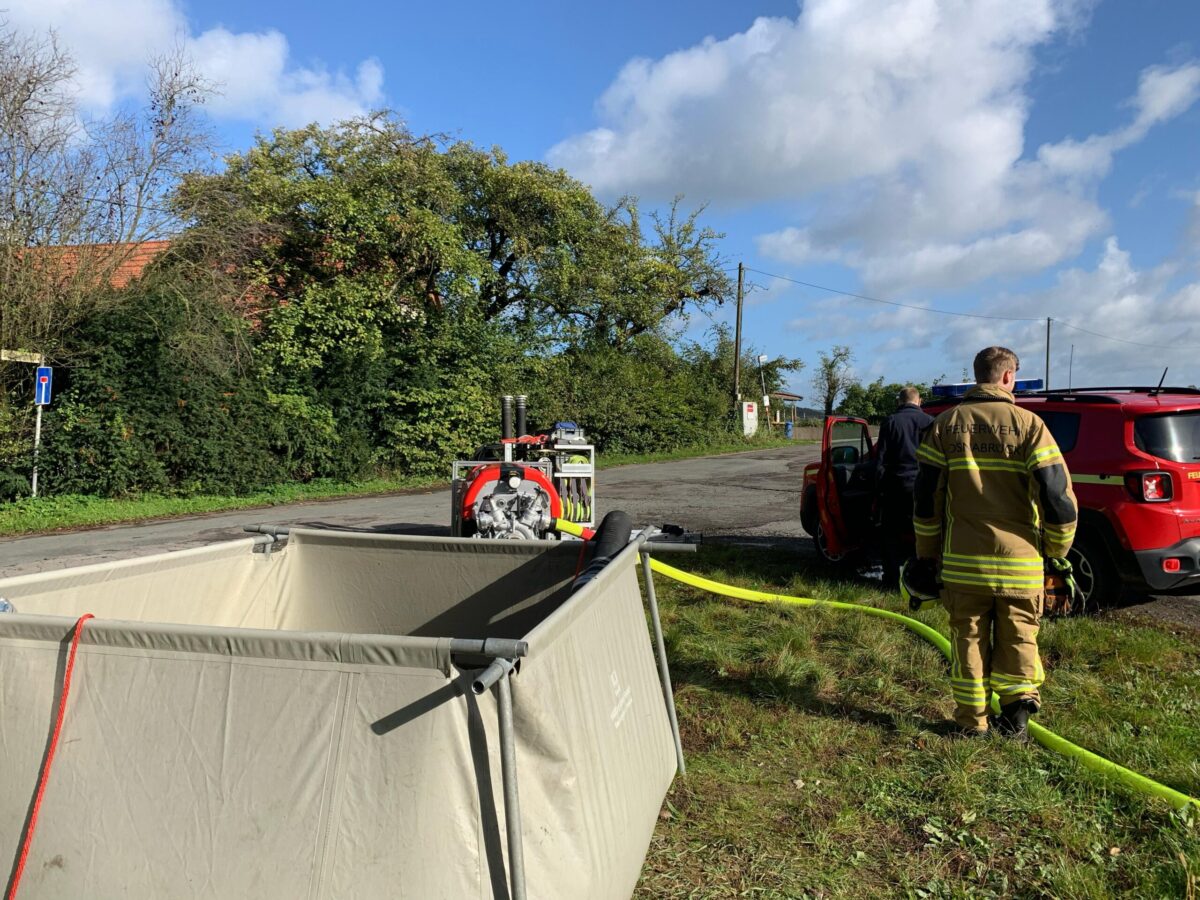 Pufferspeicher innerhalb der Leitung. In das Becken wird Wasser gepumpt und nach Bedarf wieder entnommen und weitergeleitet. / Foto: Julian Holsing, Feuerwehr Osnabrück