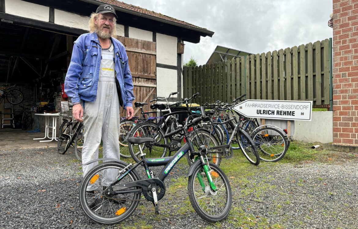 Das Kinderfahrrad der Marke Pegasus stiftet Uli Rehme von Zweirad-Rehme. / Foto: Guss