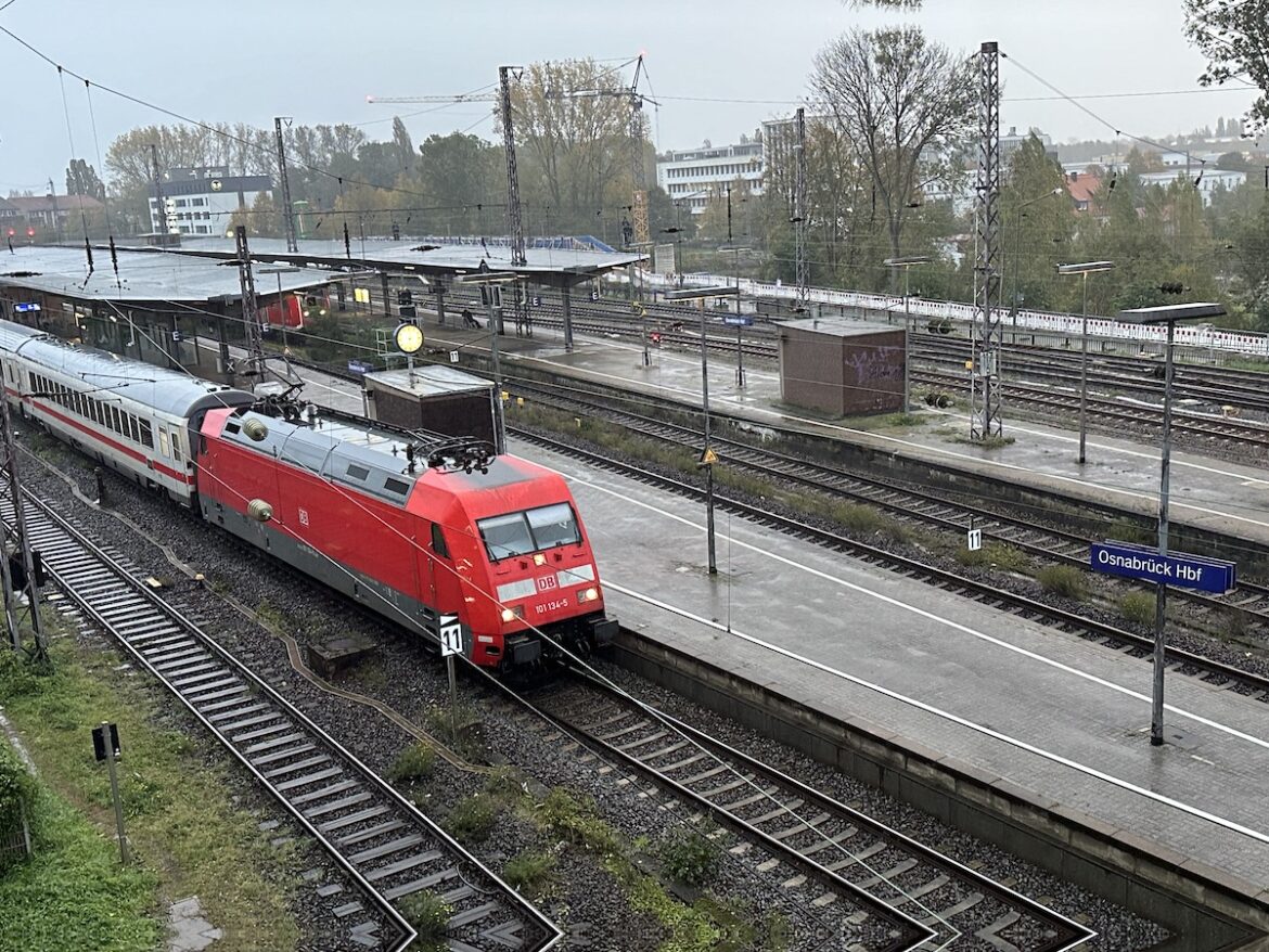 Intercity im Hauptbahnhof Osnabrück / Pohlmann