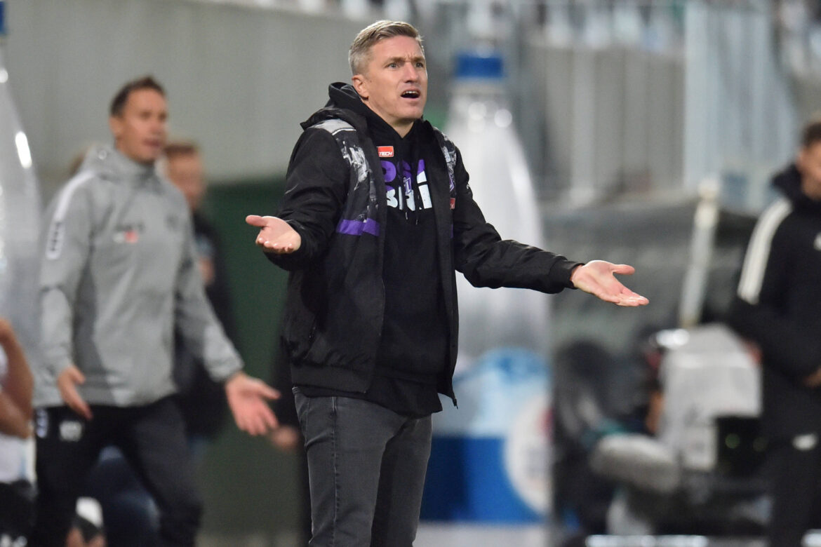 Ratloser Tobias Schweinsteiger. / IMAGO/osnapix