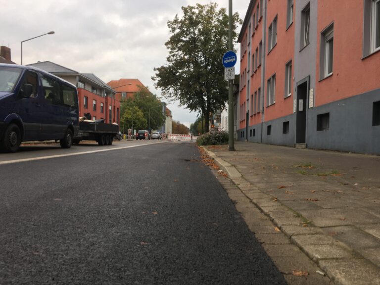 Neue Fahrbahndecke auf der Natruper Straße. / Foto: Dominik Lapp
