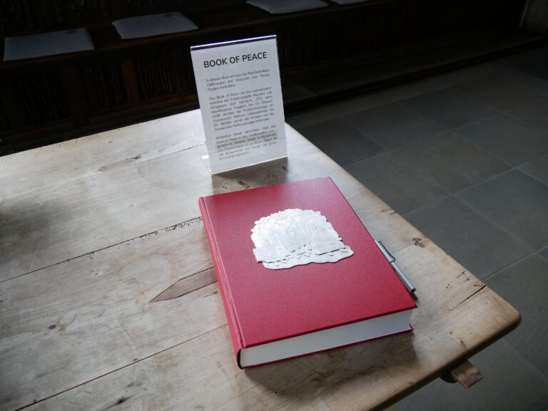 Book of Peace / Foto: Dominik Lapp
