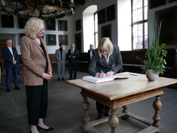 Münsters Bürgermeisterin Maria Winkel und Osnabrücks Oberbürgermeisterin Katharina Pötter. / Foto: Dominik Lapp