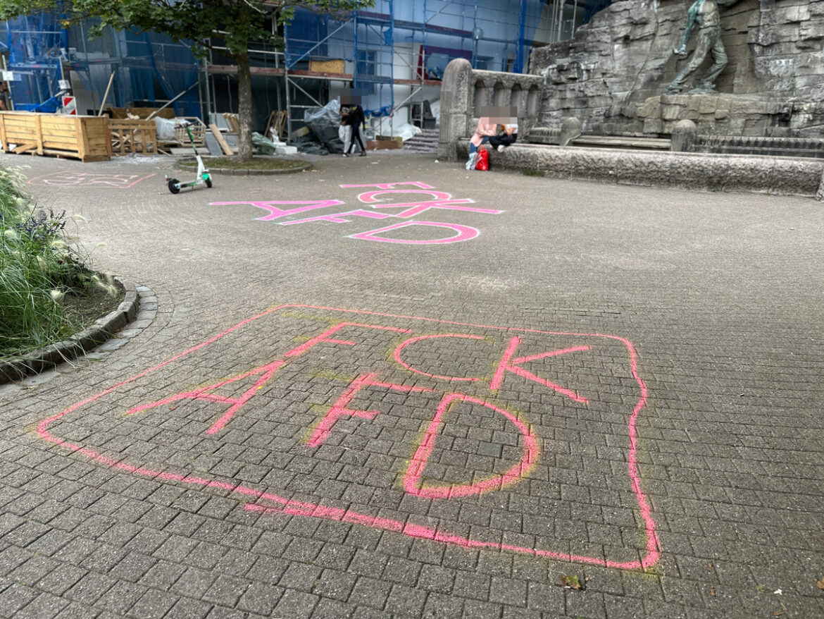 Schmiererei vor dem Haarmannsbrunnen