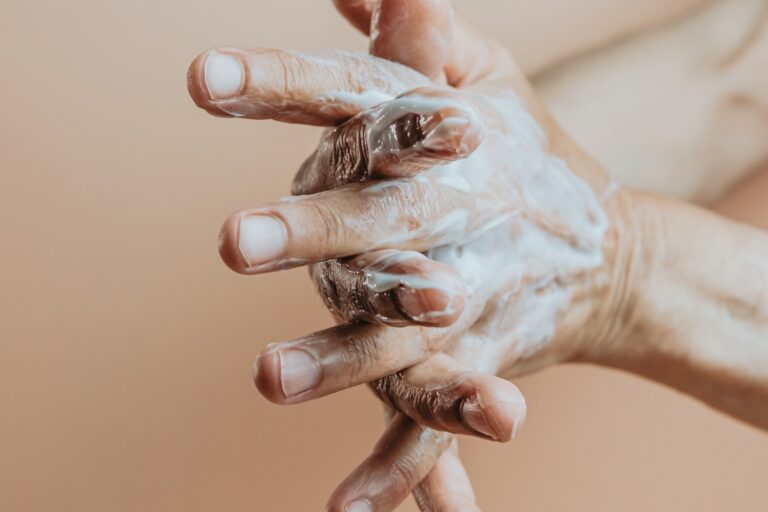 Hände waschen / Lizenz: Unsplash+