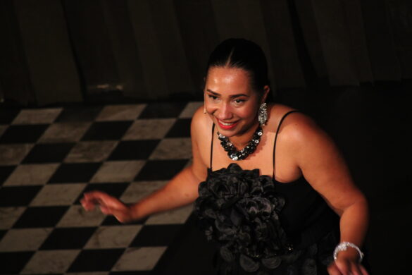 Jamie-Lee Uzoh reißt das Publikum als Mrs. Lovett mit. / Foto: Dominik Lapp