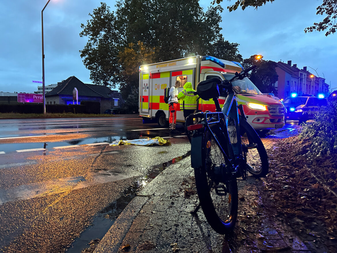 Unfallaufnahmen an der Natruper Straße im strömenden Regen / Foto: Pohlmann