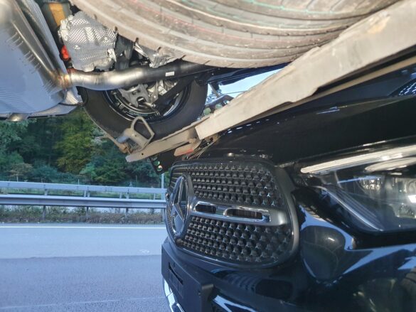 Auffahrunfall mit zwei LKW – erneut Stau auf der A1 am Morgen. / Foto: Heiko Westermann Auffahrunfall mit zwei LKW - erneut Stau auf der A1 am Morgen