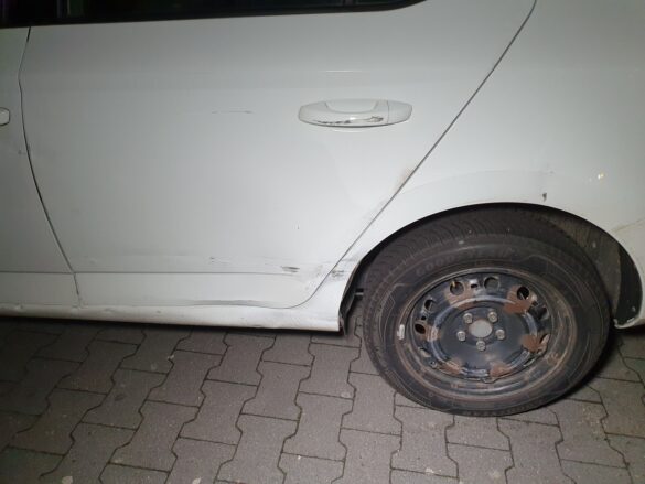 LKW erfasst PKW auf Autobahn, Fahrerin leicht verletzt