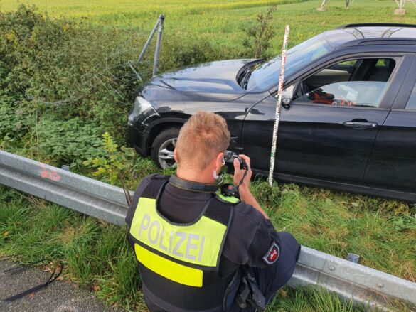 PKW durchbricht Zaun auf Autobahn 30 bei Osnabrück