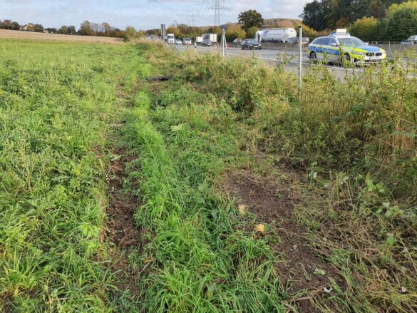 PKW durchbricht Zaun auf Autobahn 30 bei Osnabrück