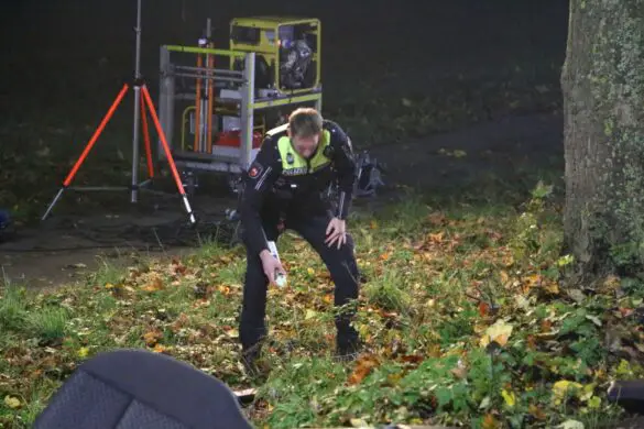 PKW kracht vor Baum, Fahrerin und Kleinkind in Bissendorf verletzt. / Foto: Heiko Westermann PKW kracht vor Baum, Fahrerin und Kleinkind in Bissendorf schwer verletzt