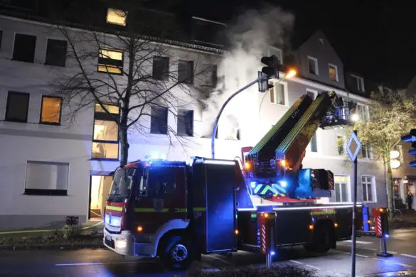 Feuer in Mehrparteienhaus, zwei Wohnungen unbewohnbar