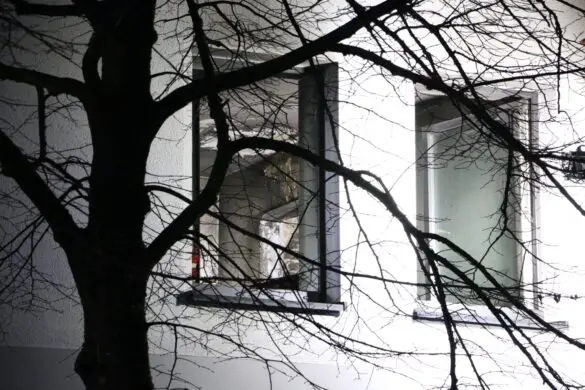 Feuer in Mehrparteienhaus, zwei Wohnungen unbewohnbar