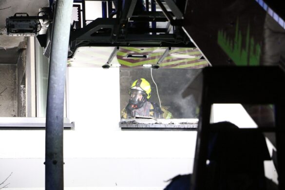 Feuer in Mehrparteienhaus, zwei Wohnungen unbewohnbar