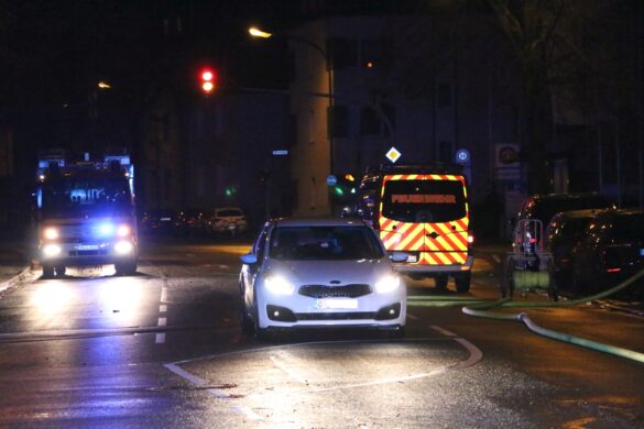 Feuer in Mehrparteienhaus, zwei Wohnungen unbewohnbar