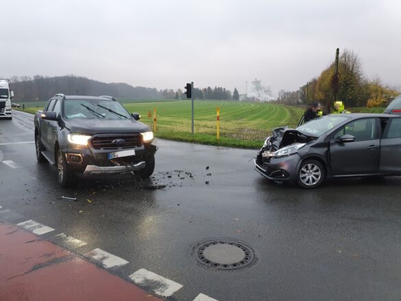 PKW stoßen in Georgsmarienhütte frontal zusammen, Kleinwagen fuhr vermutlich zu schnell