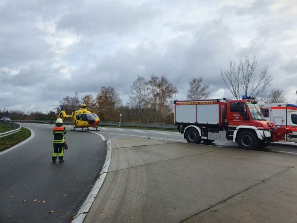 Mehrere Verletzte nach schwerer Kollision von zwei PKW an Autobahn A1 in Bramsche. / Foto: Heiko Westermann Mehrere Verletzte nach schwerer Kollision von zwei PKW an Autobahn A1 in Bramsche