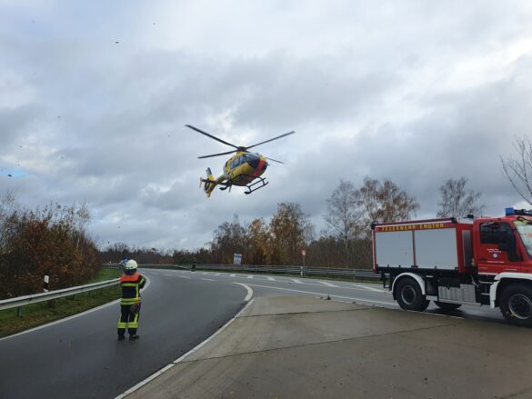 Mehrere Verletzte nach schwerer Kollision von zwei PKW an Autobahn A1 in Bramsche. / Foto: Heiko Westermann Mehrere Verletzte nach schwerer Kollision von zwei PKW an Autobahn A1 in Bramsche