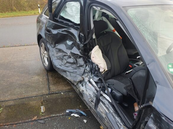 Mehrere Verletzte nach schwerer Kollision von zwei PKW an Autobahn A1 in Bramsche. / Foto: Heiko Westermann Mehrere Verletzte nach schwerer Kollision von zwei PKW an Autobahn A1 in Bramsche
