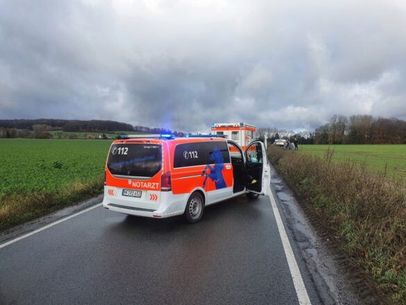 Auto überschlägt sich auf Meller Landstraße, Unfall endet glimpflich