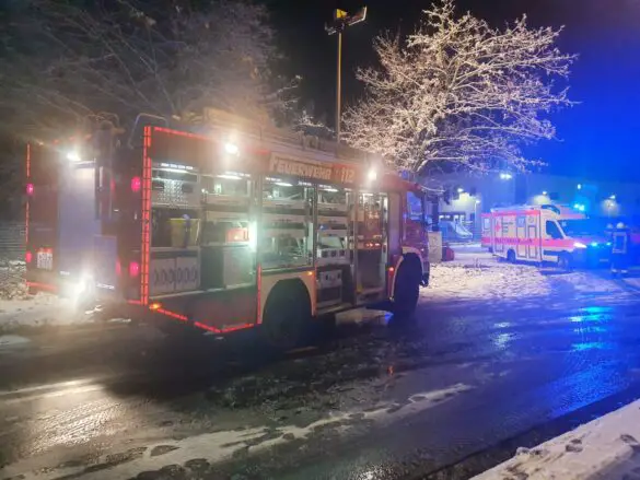 Mehrere Schwerverletzte: Frontal-Crash in Georgsmarienhütte zwischen PKW und LKW bei Schnee und Glätte