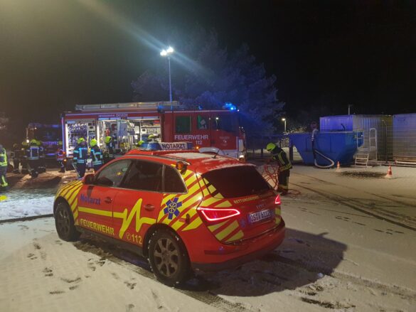 Mehrere Schwerverletzte: Frontal-Crash in Georgsmarienhütte zwischen PKW und LKW bei Schnee und Glätte