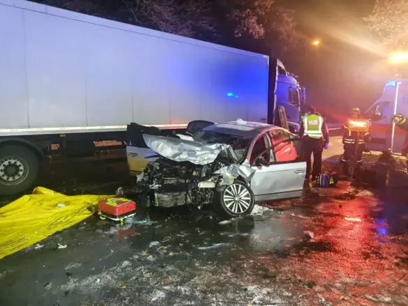 Mehrere Schwerverletzte: Frontal-Crash in Georgsmarienhütte zwischen PKW und LKW bei Schnee und Glätte