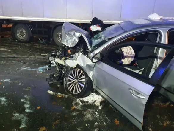 Mehrere Schwerverletzte: Frontal-Crash in Georgsmarienhütte zwischen PKW und LKW bei Schnee und Glätte