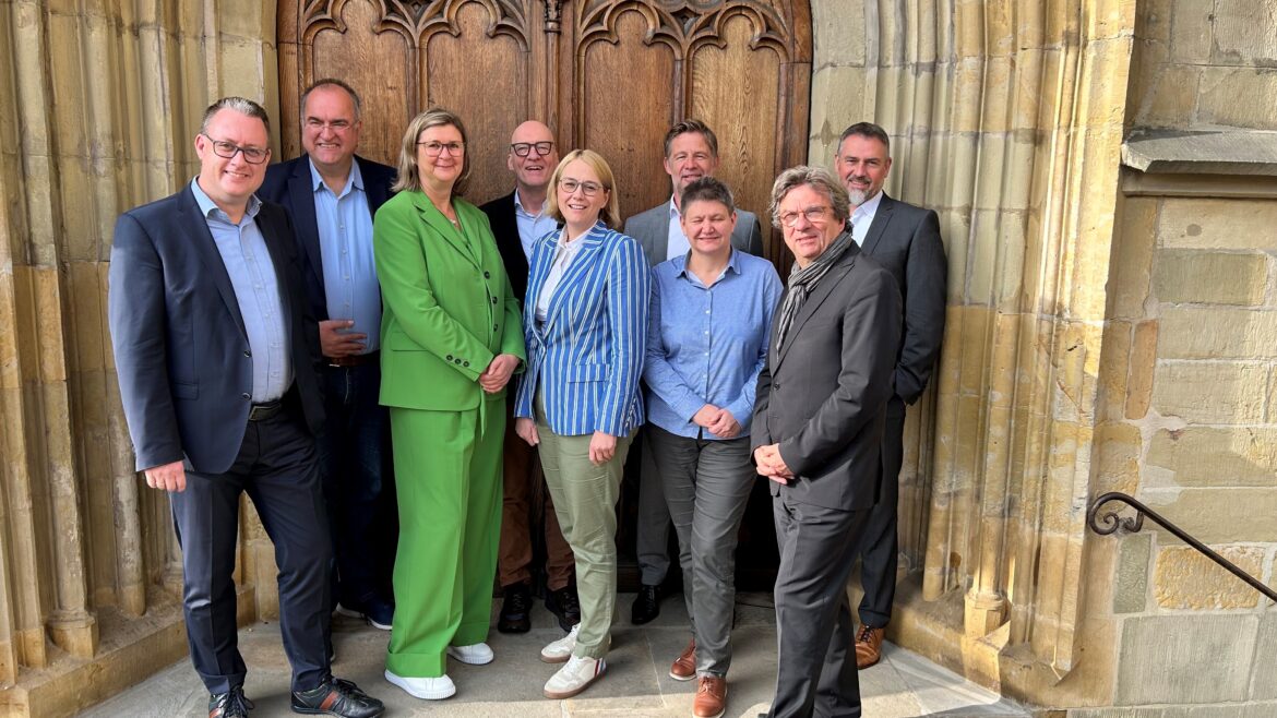 Katharina Pötter, Wolfgang Beckermann,Frank Otte und Delegation von VW