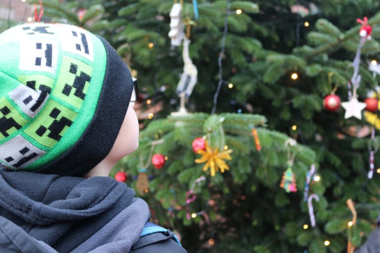 Weihnachtsbaumschmücken im Zoo / Foto: Zoo Osnabrück