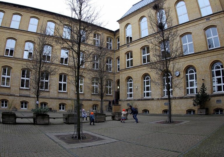 Schulhof